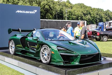 Fully exposed green carbon fiber Senna : Autos
