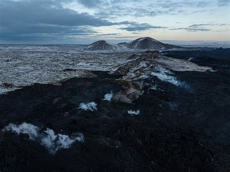 Residents of Iceland town ordered to evacuate again as new volcanic ...