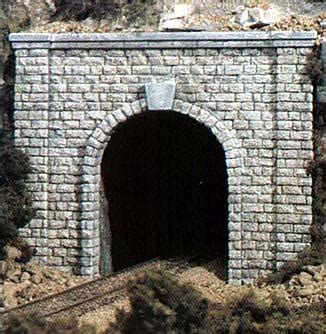 Cut Stone Single Portal HO Scale Model Railroad Tunnel #c1253 by Woodland (c1253)