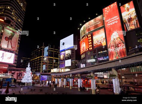 Dundas square toronto night hi-res stock photography and images - Alamy