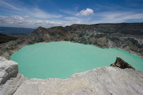 Discover Ijen Crater: Volcano, Blue Fire, and Acid Lake | Indonesia ...