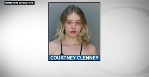 Facing murder charge, Instagram model Courtney Clenney appears in bond court - CBS Miami