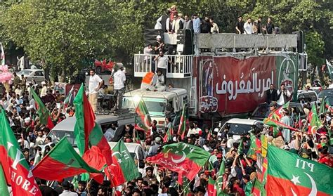 Ex-PM Khan arrives at Lahore’s Liberty Chowk to lead protest march to ...