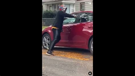 Milwaukee “Kia Boy” struggles to Steal Car while friends watch & laugh - YouTube