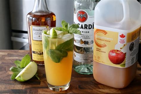 Green Apple Mojito Cocktail Drink Recipe | dobbernationLOVES