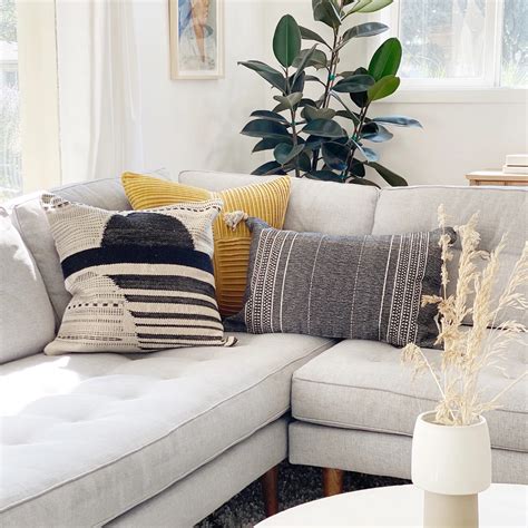 How To Choose Pillows To Go With Your Grey Sofa – HOMYSTYLE