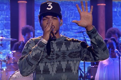 Chance the Rapper Performs Spiritual Song 'Blessings' on 'The Tonight Show'