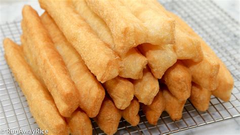 Fried Breadsticks (Dau Chao Quay) - Easy Recipe & Video | RunAwayRice