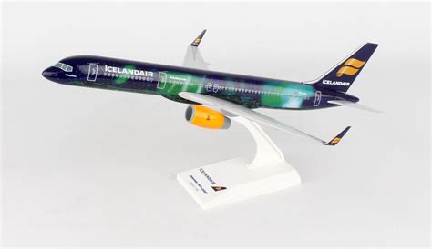 SKR892 SKYMARKS ICELANDAIR 757-200 1/150 HEKLA AURORA – SkyMarks Models