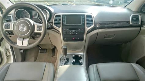 1J4RR4GG1BC600951 - White Jeep Grand Cherokee/ Tan Leather Interior/ Panoramic Roof/ Great Condition