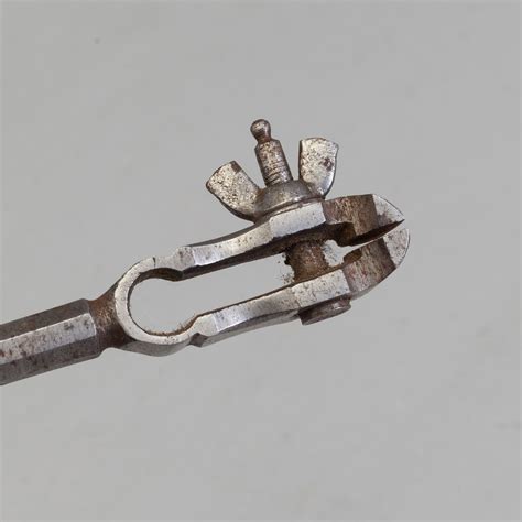 AN 18TH CENTURY STEEL SILVERSMITH'S TOOL. - Bukowskis