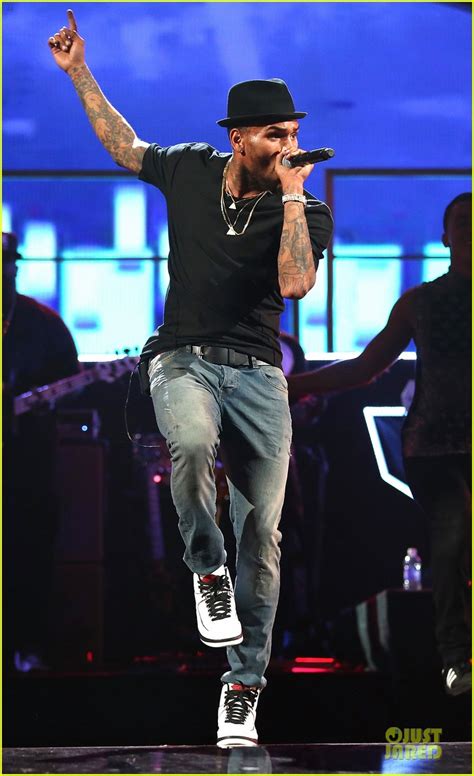 Chris Brown: Flashy Dance Moves at iHeartRadio Music Festival!: Photo ...