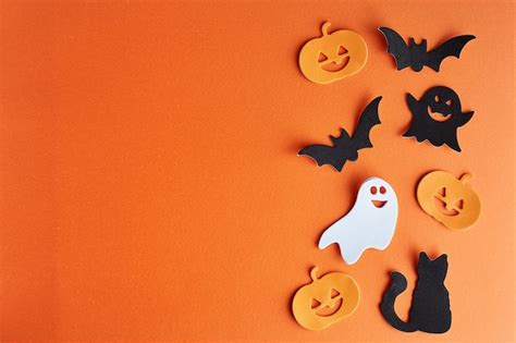 Premium Photo | Halloween decorations on orange