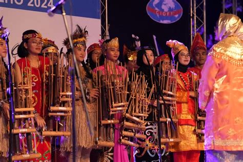 Creating History, Indonesian Angklung Muhibah Performance Rocks Portugal's Cultural Festival ...