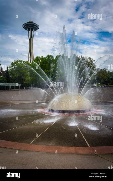 The International Fountain and the Space Needle, at the Seattle Center ...