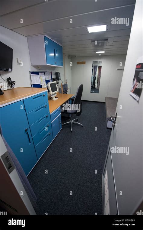 An officers cabin on board a Royal Navy Type 45 destroyer Stock Photo ...