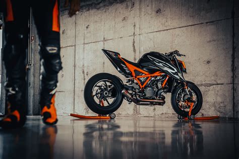 KTM PRÄSENTIERT DIE KTM 1290 SUPER DUKE RR 2023 ALS STRENG LIMITIERTES SONDERMODELL - KTM PRESS ...