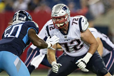 Texans sign 6-foot-10 OT Dan Skipper off Patriots' practice squad