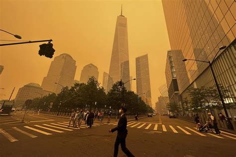 Humo de incendios forestales cubre el cielo en Nueva York - La Tercera