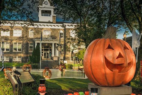 Halloweentown Celebration in St. Helens, Oregon - Best Town to ...