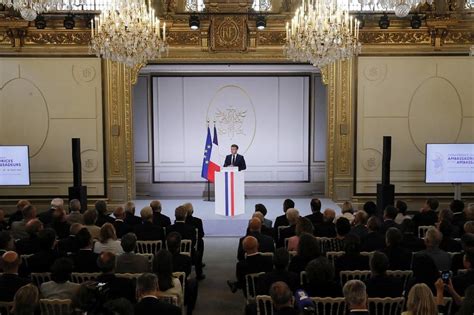 Macron Urges Iran to Cease ‘Destabilizing Regional Activities’