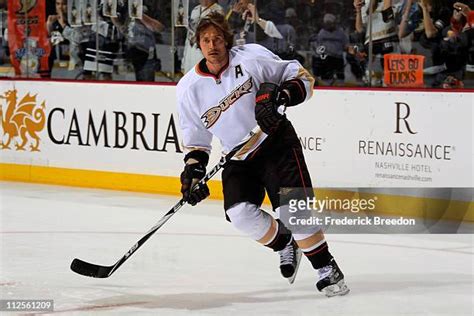 667 Teemu Selanne Stanley Cup Photos & High Res Pictures - Getty Images