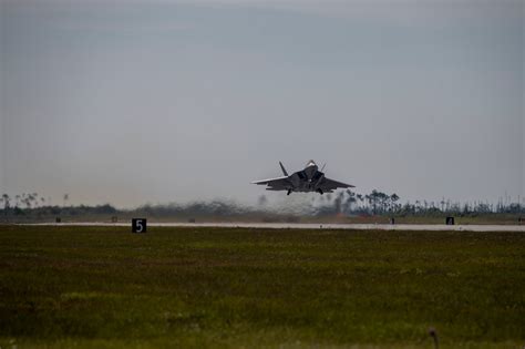 DVIDS - Images - First F-22 Raptor's depart Tyndall [Image 9 of 12]