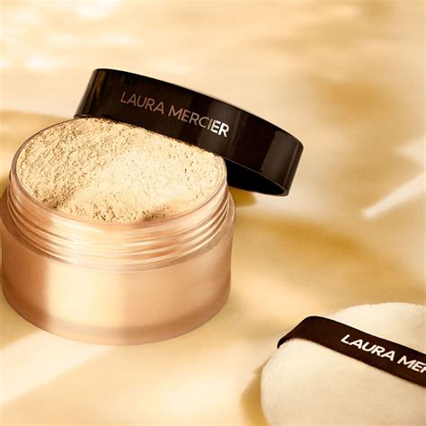 Laura Mercier Translucent Loose Setting Powder Honey Review | POPSUGAR Beauty UK