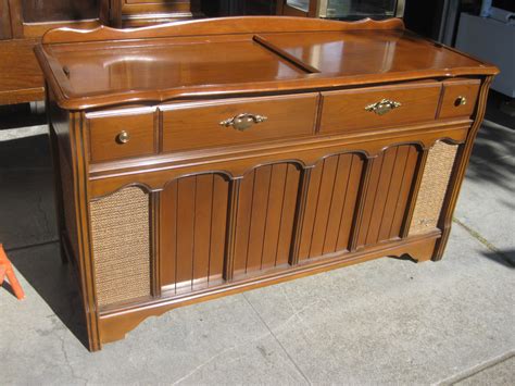 UHURU FURNITURE & COLLECTIBLES: SOLD - Vintage Magnavox Console Turntable + Radio - $70