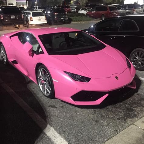 Pink Lamborghini Huracan : r/exoticspotting