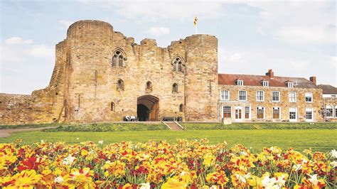 Tonbridge: Crash on High Street sees air ambulance land at castle