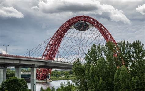 Red Bridge Over the Moskva River, Russia Editorial Photo - Image of ...