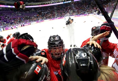 Canada wins gold in women’s hockey, beating USA in overtime | Globalnews.ca