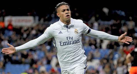 Mariano vuelve al Madrid hasta 2023 por 21,5 millones | El Adelantado ...