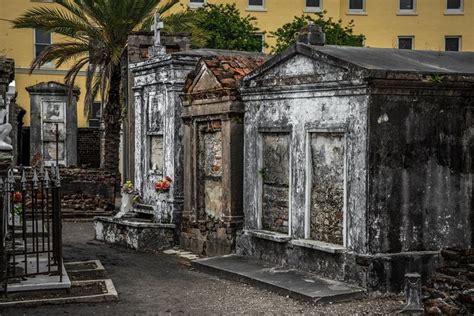 New Orleans French Quarter Cemetery Walking Tour 2022