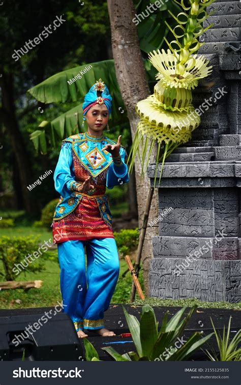 81 Minang dance Images, Stock Photos & Vectors | Shutterstock