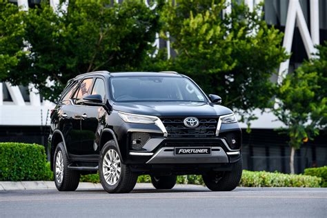 На шпионских фото показана Toyota Fortuner 2022 в версии GR Sport