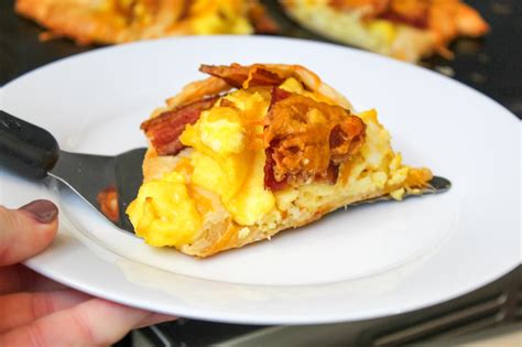 Bacon, Egg & Cheese Crescent Ring - An Easy Breakfast! - Hungry Six