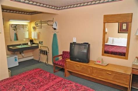 Hometown Inn - UPDATED 2017 Prices & Hotel Reviews (Ohio/Athens ...