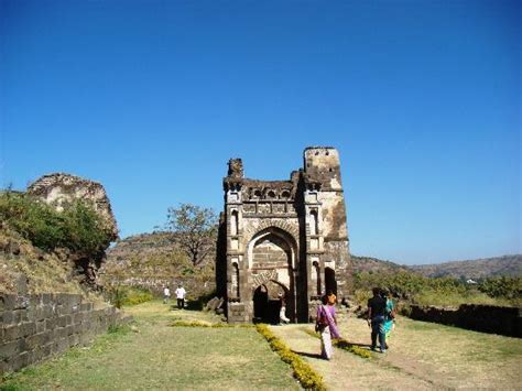 Daulatabad Fort Historical Facts and Pictures | The History Hub