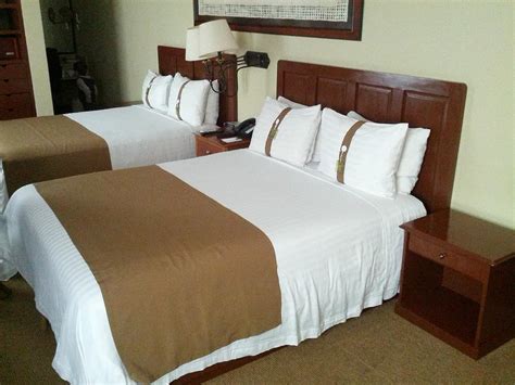 HOLIDAY INN HOTEL & SUITES ZONA ROSA $62 ($̶1̶0̶0̶) - Prices & Reviews ...