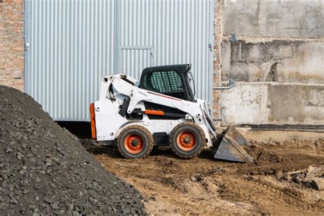 Skid Steer vs. Compact Track Loader: Which Is Best? - BigRentz