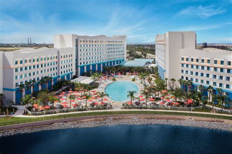 6 reasons to stay at Universal Orlando's Endless Summer Resort