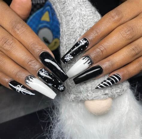 40+ Trendy Black Christmas Nails Design Ideas