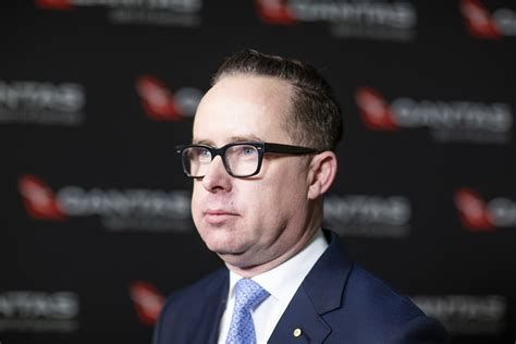 Qantas CEO Pay Sinks 83% to $1.2 Million as Covid Axes Bonus - Bloomberg