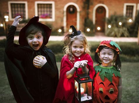 Little kids trick or treating | Free Photo - rawpixel