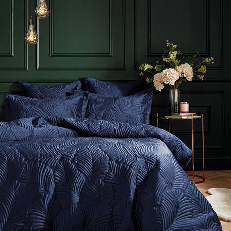 Navy Blue Bedroom Inspiration: Transform Your Sleeping Space With These ...