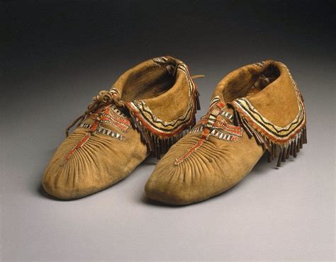 Pin by Liz Avery on Crafting | Native american moccasins, Moccasins, Native american clothing