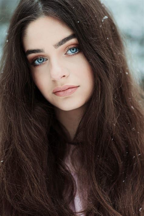 Blue eyes beauty by Jovana Rikalo on 500px | Cheveux noirs yeux bleus, Cheveux foncés, Cheveux ...