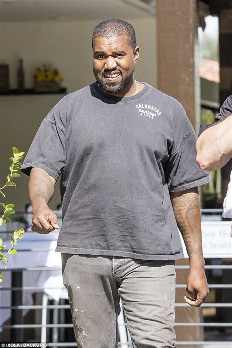 Kanye West reveals relaxed physique in LA | Daily Mail Online